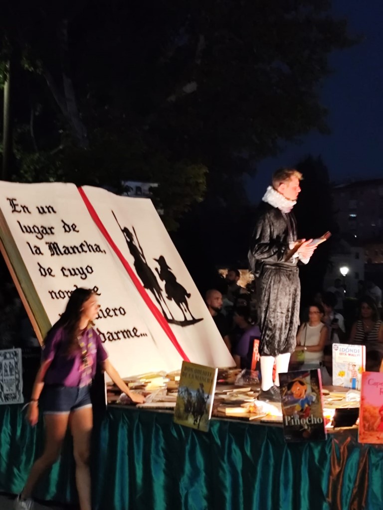 Profesionales y personas residentes comparten momentos de ocio en los distintos actos festivos.